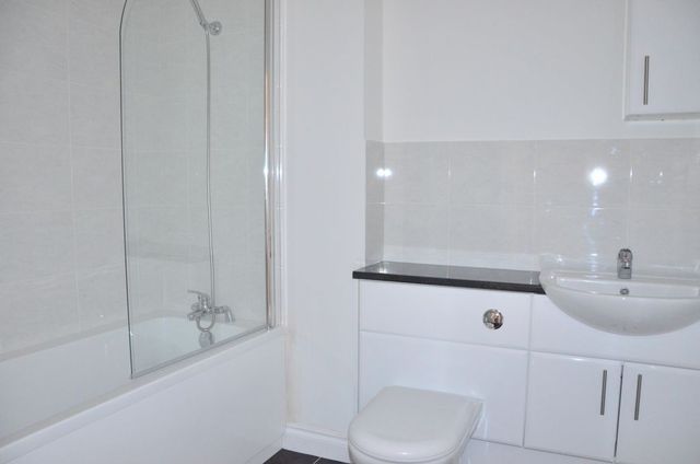 Image of 2 bedroom Apartment to rent in Botley Road Park Gate Southampton SO31 at Botley Road  Fareham, SO31 1BB