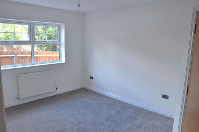  Image of 2 bedroom Apartment to rent in Botley Road Park Gate Southampton SO31 at Botley Road  Fareham, SO31 1BB