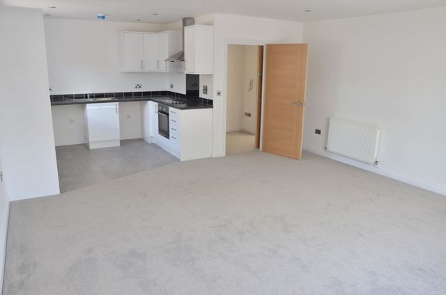  Image of 2 bedroom Apartment to rent in Botley Road Park Gate Southampton SO31 at Botley Road  Fareham, SO31 1BB