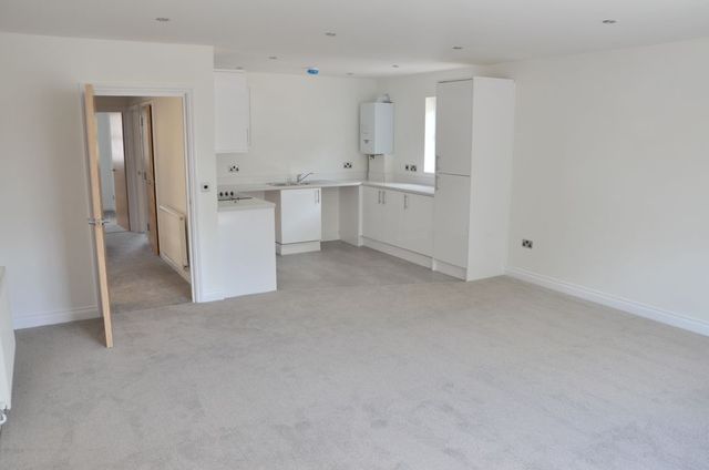  Image of 2 bedroom Apartment to rent in Botley Road Park Gate Southampton SO31 at Botley Road  Fareham, SO31 1BB