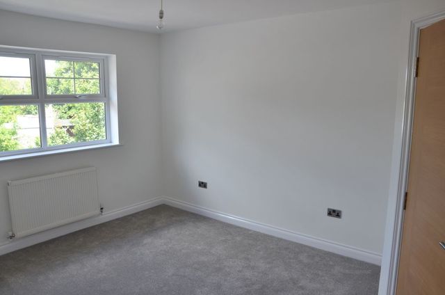  Image of 2 bedroom Apartment to rent in Botley Road Park Gate Southampton SO31 at Botley Road  Fareham, SO31 1BB