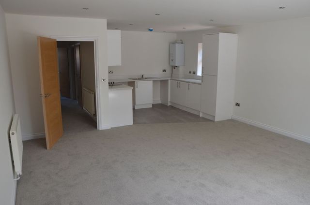  Image of 2 bedroom Apartment to rent in Botley Road Park Gate Southampton SO31 at Botley Road  Fareham, SO31 1BB