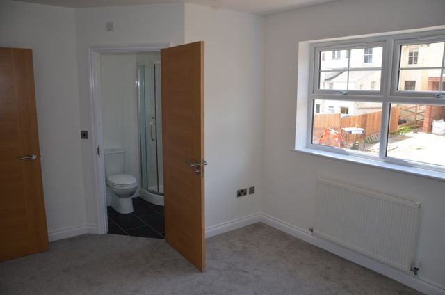  Image of 2 bedroom Apartment to rent in Botley Road Park Gate Southampton SO31 at Botley Road  Fareham, SO31 1BB