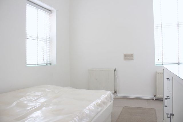 Image of 1 bedroom Flat to rent in Old Ford Road London E3 at Old Ford Road  London, E3 2LU