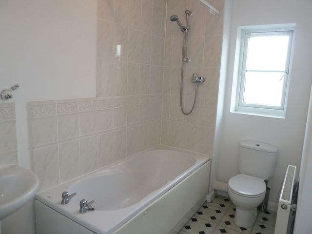  Image of 2 bedroom Flat to rent in Britannia Close Redditch B98 at Britannia Close Smallwood Redditch, B98 7BN