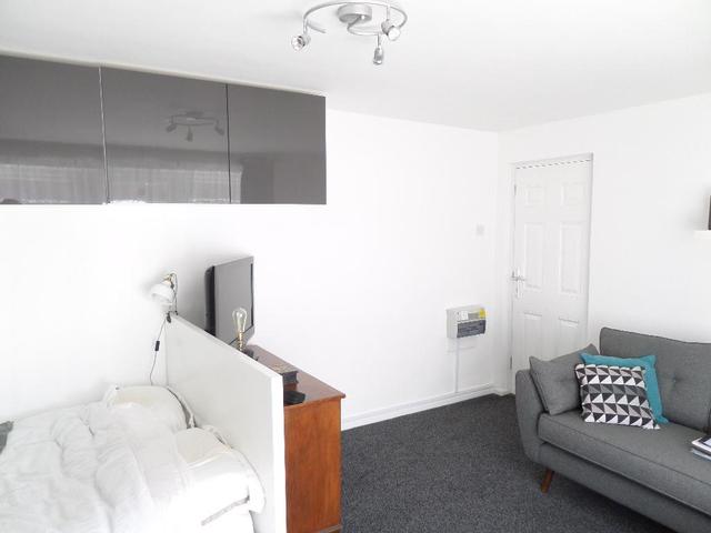  Image of 1 bedroom Studio flat to rent in Broadsands Drive Gosport PO12 at Gosport, PO12 2UA