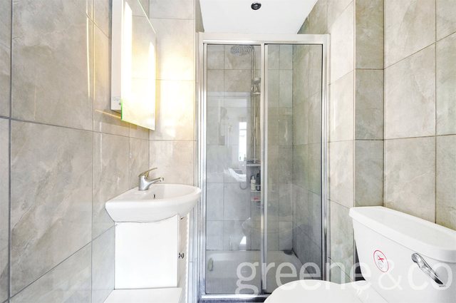  Image of 3 bedroom Flat to rent in Brondesbury Villas London NW6 at London  Queen