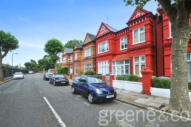  Image of 3 bedroom Flat to rent in Brondesbury Villas London NW6 at London  Queen