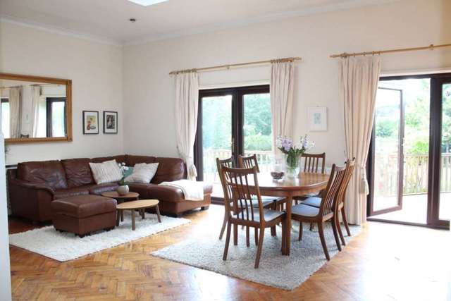  Image of 4 bedroom Bungalow to rent in Brook Mead Ewell Epsom KT19 at Brook Mead  Epsom, KT19 0BD