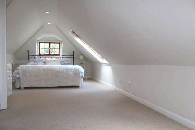  Image of 4 bedroom Bungalow to rent in Brook Mead Ewell Epsom KT19 at Brook Mead  Epsom, KT19 0BD