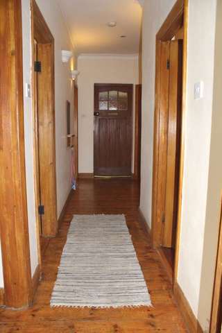  Image of 4 bedroom Bungalow to rent in Brook Mead Ewell Epsom KT19 at Brook Mead  Epsom, KT19 0BD