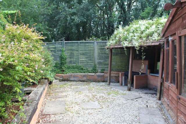  Image of 4 bedroom Bungalow to rent in Brook Mead Ewell Epsom KT19 at Brook Mead  Epsom, KT19 0BD