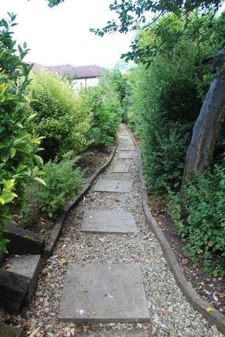  Image of 4 bedroom Bungalow to rent in Brook Mead Ewell Epsom KT19 at Brook Mead  Epsom, KT19 0BD