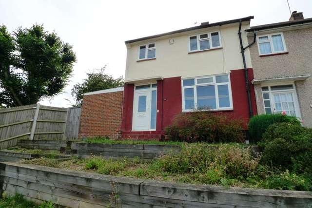  Image of 3 bedroom End of Terrace to rent in Broom Avenue St. Pauls Cray Orpington BR5 at Broom Avenue  Orpington, BR5 3BU