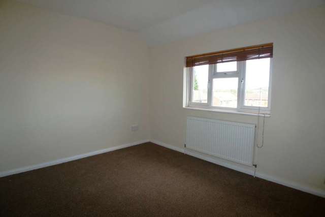  Image of 3 bedroom End of Terrace to rent in Broom Avenue St. Pauls Cray Orpington BR5 at Broom Avenue  Orpington, BR5 3BU