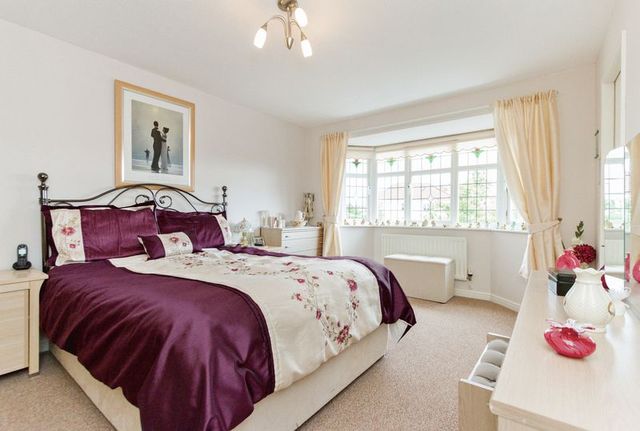  Image of 4 bedroom Detached house for sale in Bruce Gardens Dunfermline KY11 at Bruce Gardens  Dunfermline, KY11 8HG