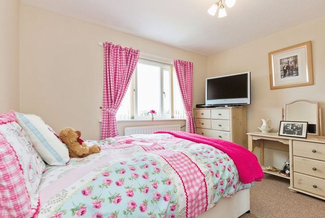  Image of 4 bedroom Detached house for sale in Bruce Gardens Dunfermline KY11 at Bruce Gardens  Dunfermline, KY11 8HG