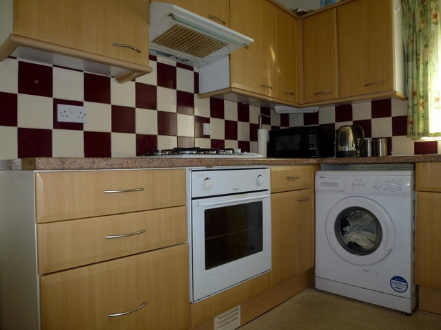  Image of 4 bedroom Semi-Detached house to rent in Bullar Road Southampton SO18 at Southampton, SO18 1GS