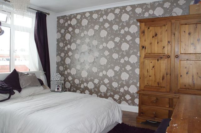  Image of 3 bedroom Terraced house for sale in Bullsmoor Gardens Waltham Cross EN8 at Bullsmoor Gardens Waltham Cross Waltham Cross, EN8 8HX