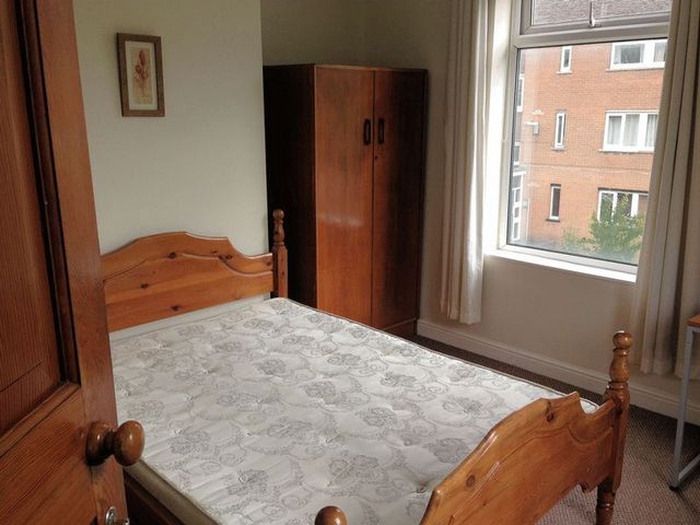  Image of 2 bedroom Semi-Detached house to rent in Burns Road Sheffield S6 at Burns Road  Sheffield, S6 3GJ