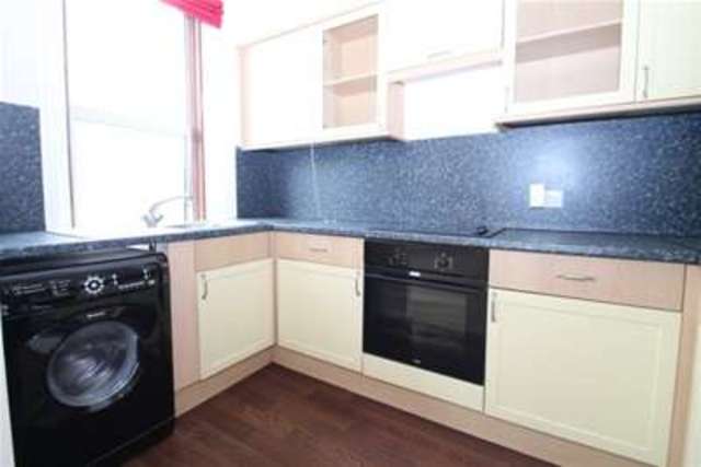  Image of 2 bedroom Flat to rent in Burnt Ash Hill London SE12 at London, SE12 0HT