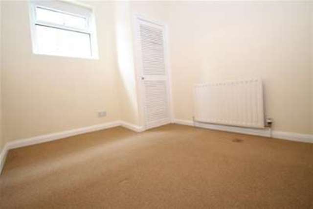  Image of 2 bedroom Flat to rent in Burnt Ash Hill London SE12 at London, SE12 0HT