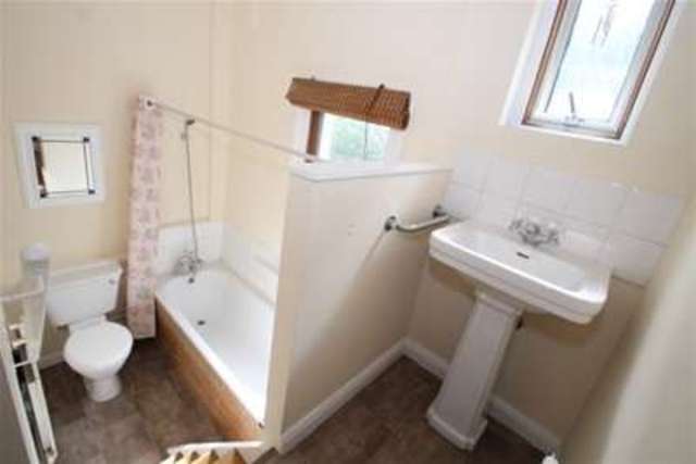  Image of 2 bedroom Flat to rent in Burnt Ash Hill London SE12 at London, SE12 0HT