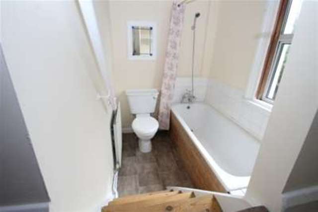  Image of 2 bedroom Flat to rent in Burnt Ash Hill London SE12 at London, SE12 0HT