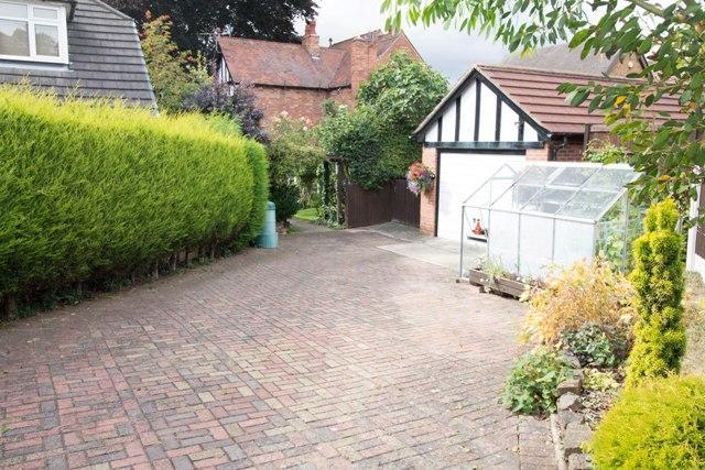  Image of 3 bedroom Detached house for sale in Calverton Road Arnold Nottingham NG5 at Arnold  Nottingham, NG5 8FN