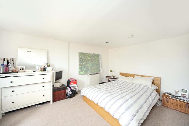  Image of 4 bedroom Flat to rent in Cambridge Heath Road London E2 at Bethnal Green London Bethnal Green, E2 9BU