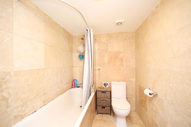  Image of 4 bedroom Flat to rent in Cambridge Heath Road London E2 at Bethnal Green London Bethnal Green, E2 9BU