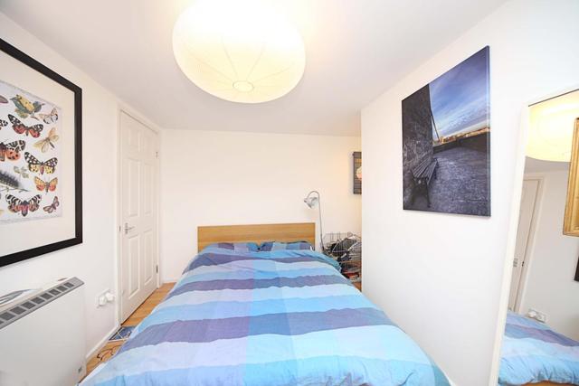 Image of 4 bedroom Flat to rent in Cambridge Heath Road London E2 at Bethnal Green London Bethnal Green, E2 9BU