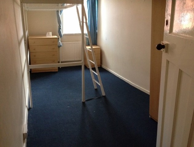  Image of 4 bedroom Apartment to rent in Camp Road Farnborough GU14 at North Camp  Farnborough, GU14 6EN