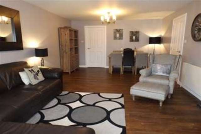  Image of 3 bedroom Flat to rent in Canniesburn Drive Bearsden Glasgow G61 at Glasgow, G61 1RX