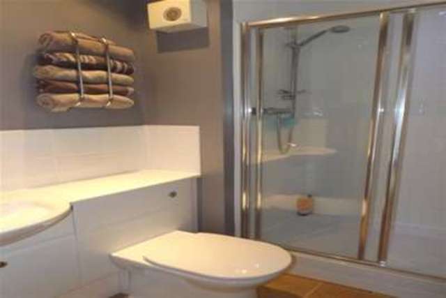  Image of 3 bedroom Flat to rent in Canniesburn Drive Bearsden Glasgow G61 at Glasgow, G61 1RX