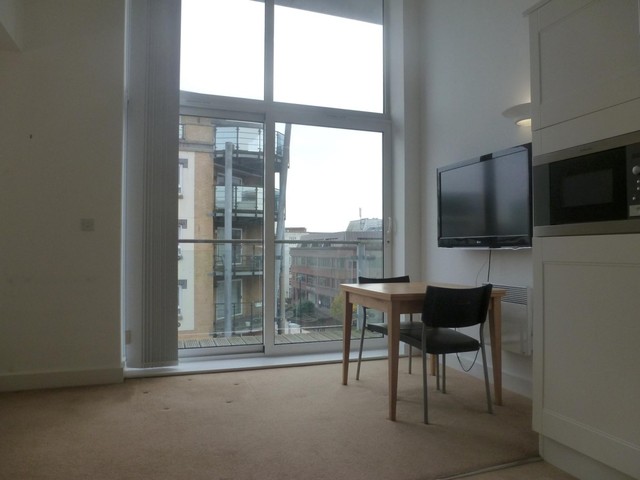  Image of 1 bedroom Studio flat to rent in High Street Southampton SO14 at Castle Place 117 High Street Southampton, SO14 2EA