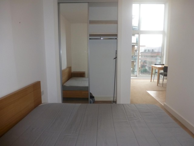  Image of 1 bedroom Studio flat to rent in High Street Southampton SO14 at Castle Place 117 High Street Southampton, SO14 2EA