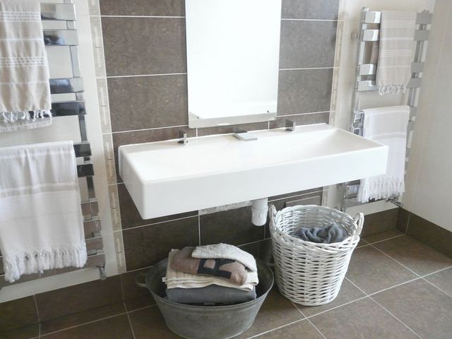  Image of 2 bedroom Detached house for sale in Castle Road Kirby Muxloe Leicester LE9 at Castle Road Kirby Muxloe Leicester, LE9 2AB