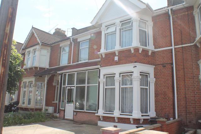  Image of 4 bedroom Terraced house to rent in Castleton Road Goodmayes Ilford IG3 at Goodmayes  Seven Kings, IG3 9QR