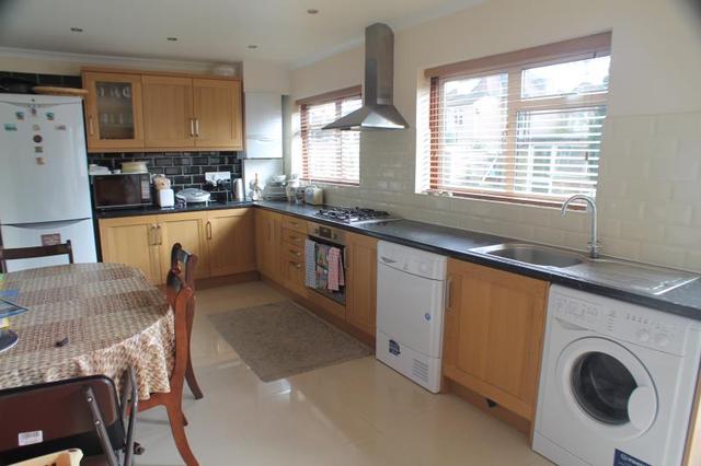  Image of 4 bedroom Terraced house to rent in Castleton Road Goodmayes Ilford IG3 at Goodmayes  Seven Kings, IG3 9QR