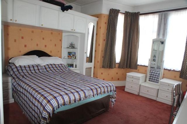  Image of 4 bedroom Terraced house to rent in Castleton Road Goodmayes Ilford IG3 at Goodmayes  Seven Kings, IG3 9QR