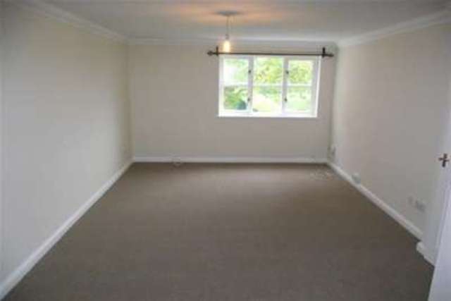  Image of 2 bedroom Flat to rent in Causton Square Dagenham RM10 at Dagenham, RM10 9HB