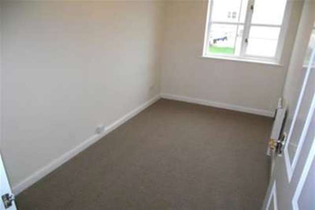  Image of 2 bedroom Flat to rent in Causton Square Dagenham RM10 at Dagenham, RM10 9HB