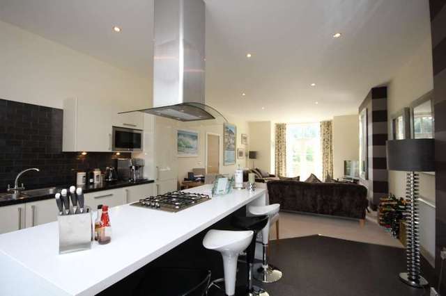  Image of 2 bedroom Flat to rent in Fairmile Henley-on-Thames RG9 at Fair Mile  Henley-On-Thames, RG9 2JR