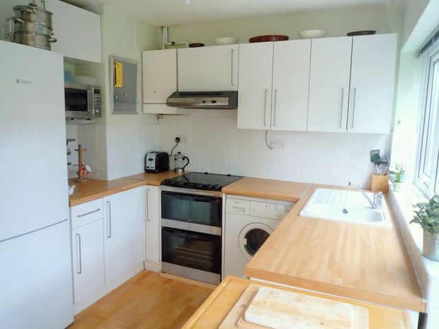  Image of 3 bedroom Semi-Detached house to rent in Swinstead Court Chalgrove Oxford OX44 at Swinstead Court  Chalgrove, OX44 7TG