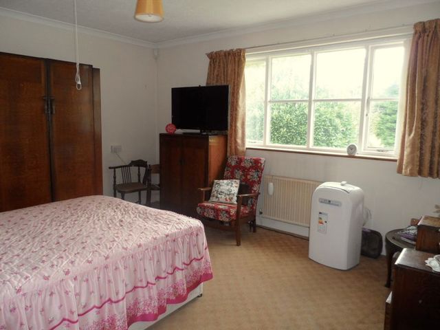  Image of 3 bedroom Detached house for sale in Chalice Hill Close Glastonbury BA6 at Chalice Hill Close  Glastonbury, BA6 8AY