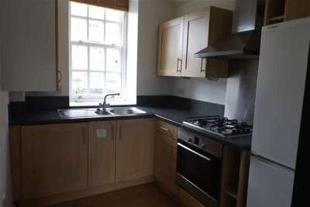  Image of 2 bedroom Flat to rent in Chaloner Grove Wakefield WF1 at Wakefield, WF1 4DF