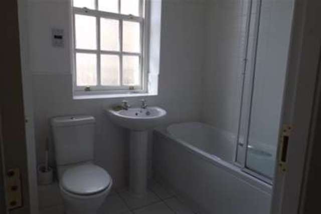  Image of 2 bedroom Flat to rent in Chaloner Grove Wakefield WF1 at Wakefield, WF1 4DF