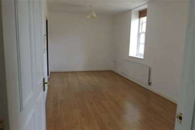 Image of 2 bedroom Flat to rent in Chaloner Grove Wakefield WF1 at Wakefield, WF1 4DF