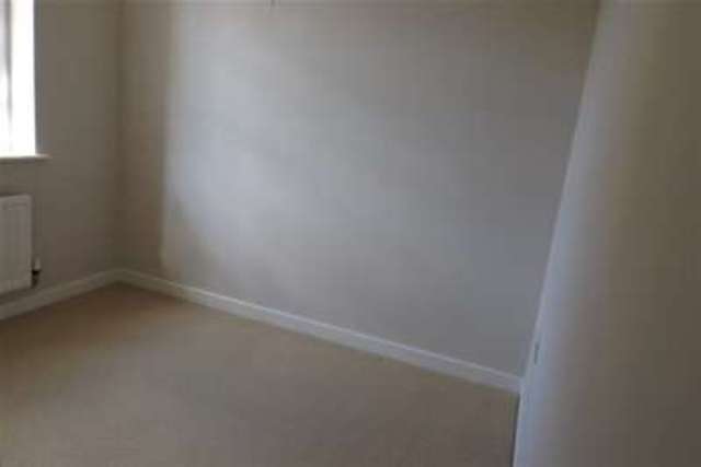  Image of 2 bedroom Flat to rent in Chaloner Grove Wakefield WF1 at Wakefield, WF1 4DF